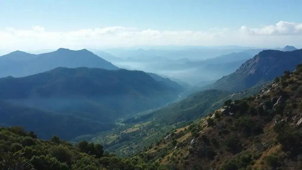 Paisaje natural de Sierra del Cid visto desde drone en Petrer