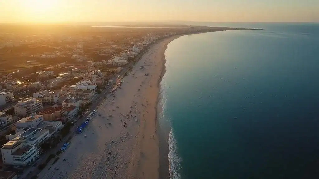 Imagen aérea del Mar Menor en Torre Pacheco para vídeo turístico con drone