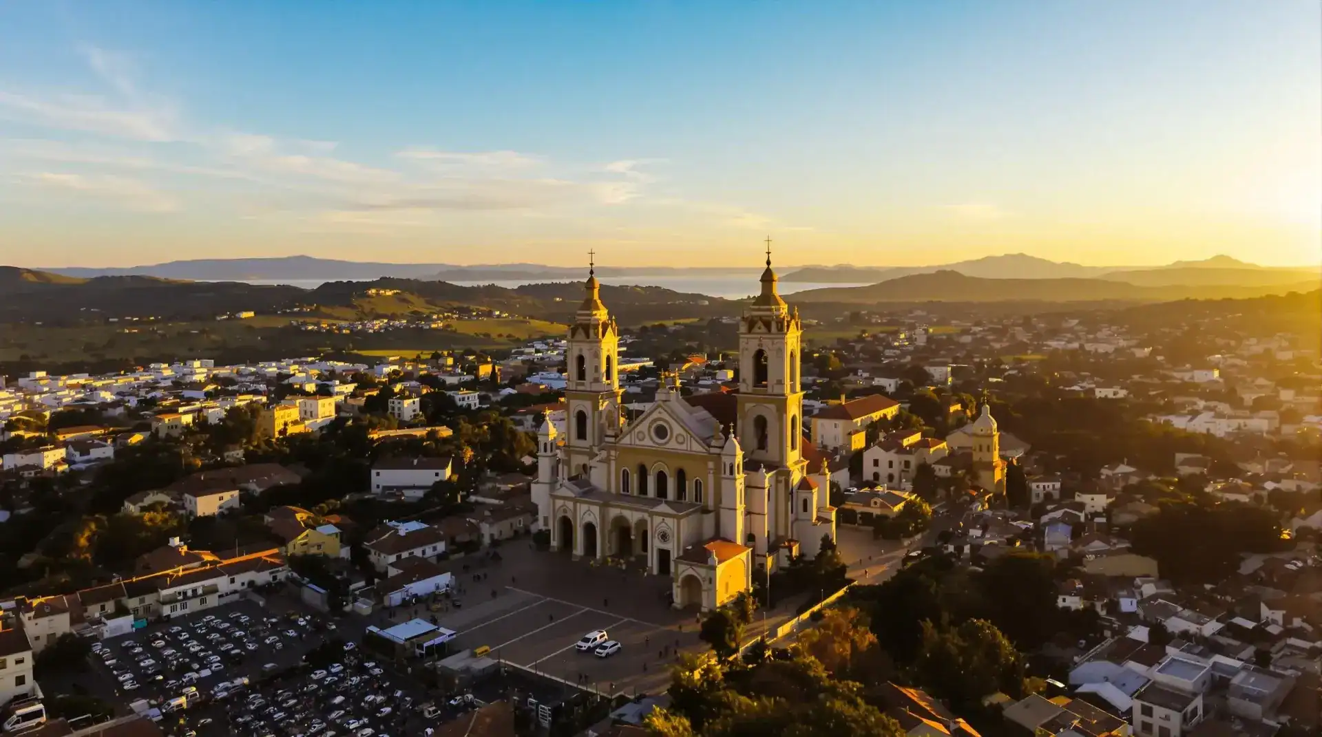 Vista aérea de la Iglesia de Nuestra Señora del Rosario en Torre Pacheco para vídeo con drone