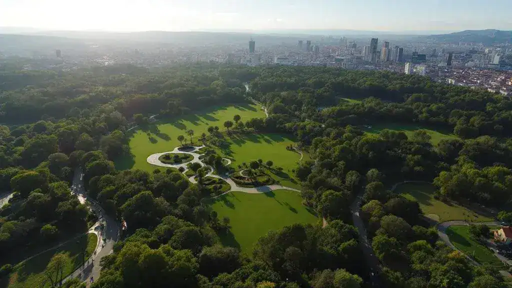 Fotografía aérea del parque urbano El Vedat en Torrent