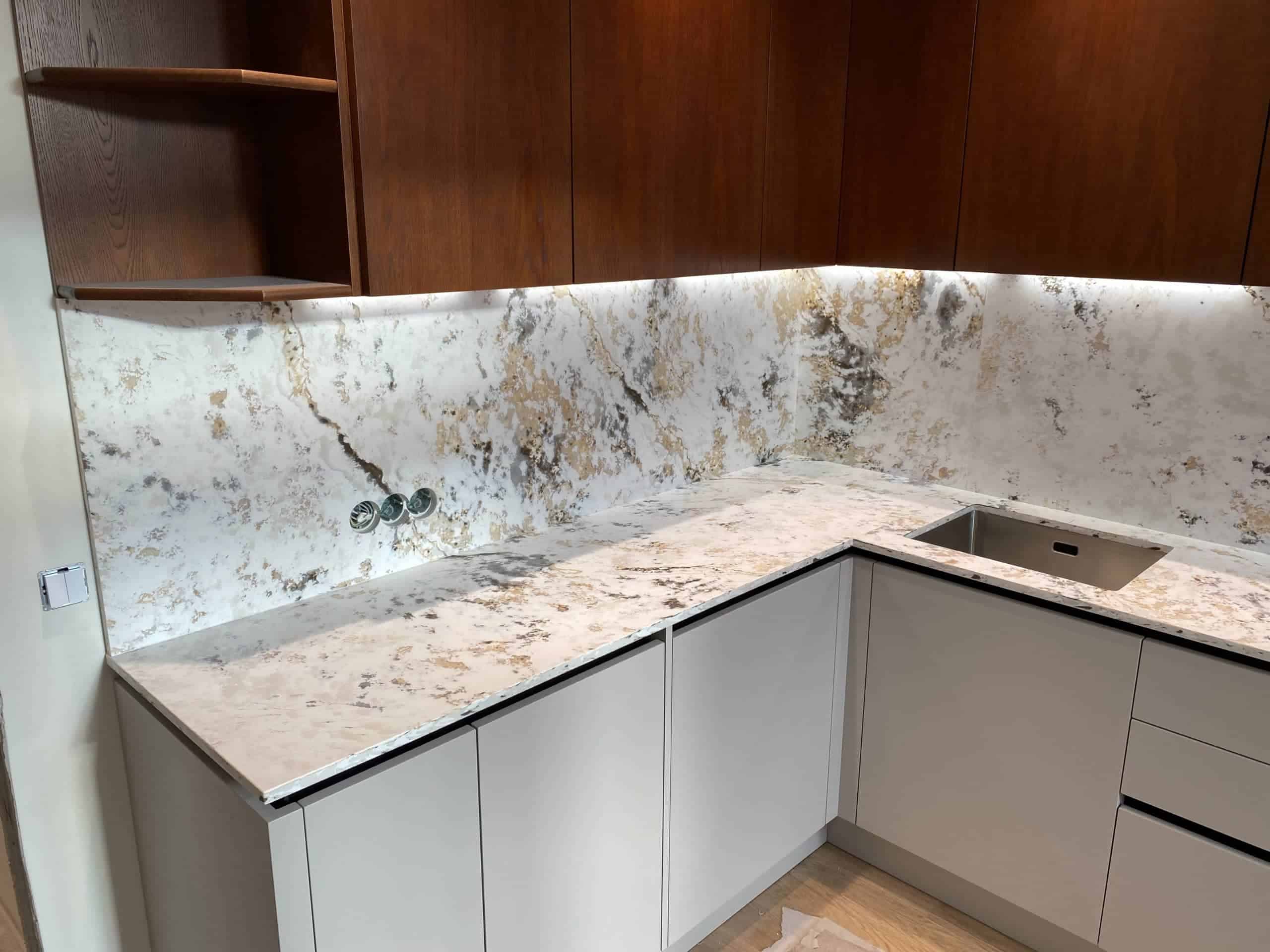 Кухонная столешница из кварцевого агломерата