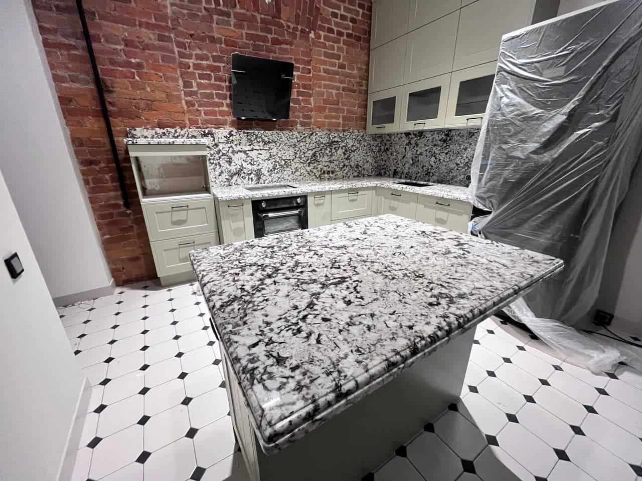 Cтолешница на кухонный остров из гранита