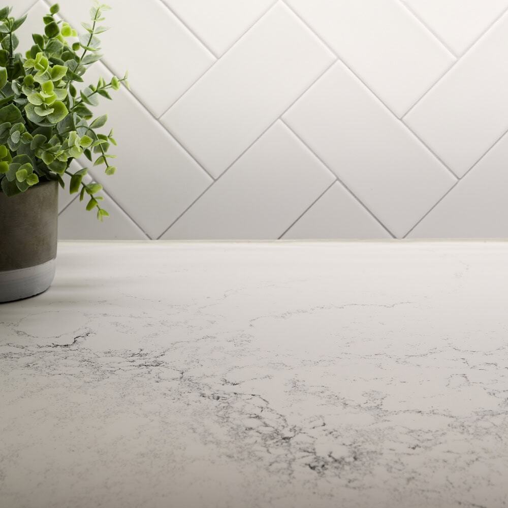 Что лучше для ванной комнаты: мраморная или керамическая столешница