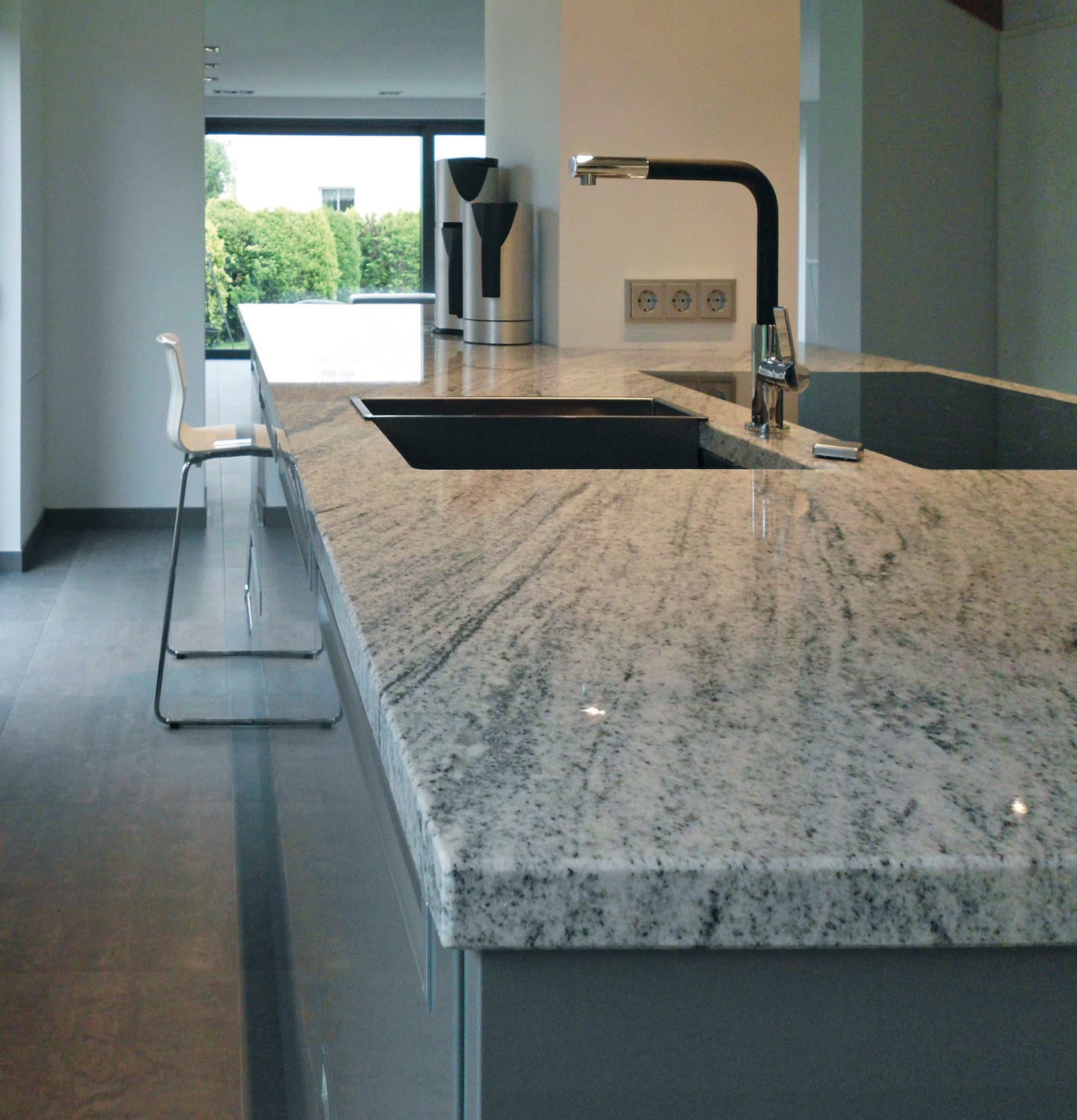 Столешницы из искусственного камня для кухни и ванной в СПб