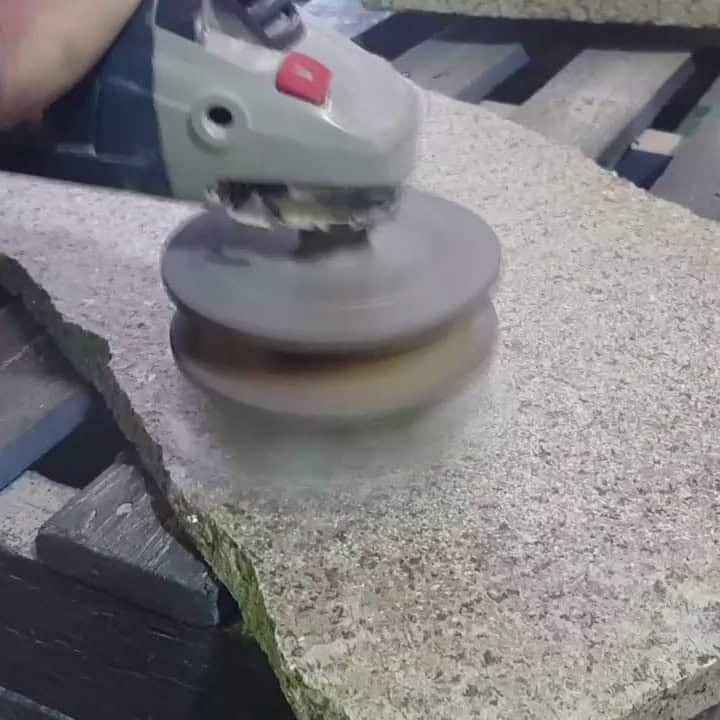 Бучардирование гранита: эффект старинного камня в современном дизайне