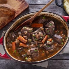 Estofado de Res en Vino Tinto «Boeuf Bourguignon» (500 ml) CONGELADO al Alto Vacío