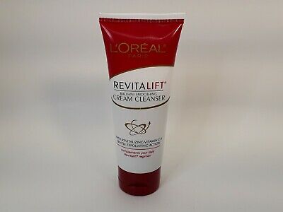 RevitaLift Radiant Smoothing Cream Cleanser