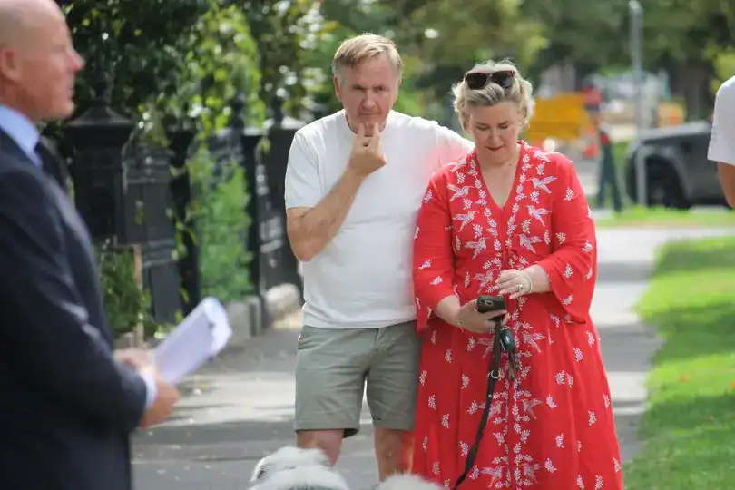 ALBERT PARK, 100 Victoria Avenue
Agent: Oliver Bruce - Marshall White
SOI: $4,300,000 - $4,700,000
Crowd: 100
Opening Bid: $4,300,000
Passed in: $4,300,000
Bidderman: 1
Kieran