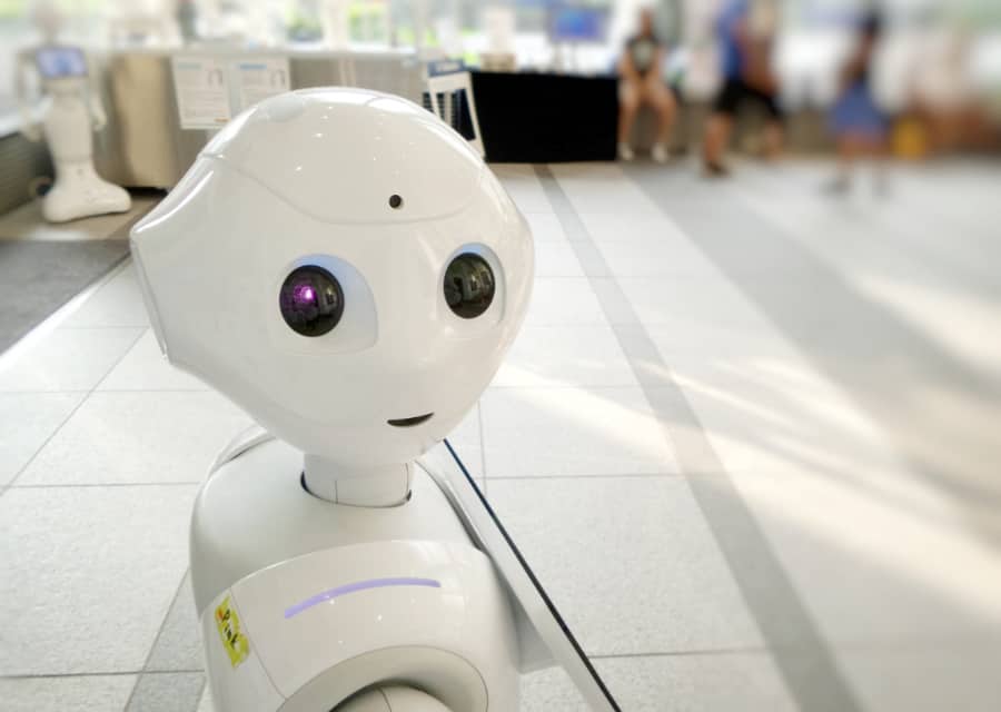 robots-greets-customers
