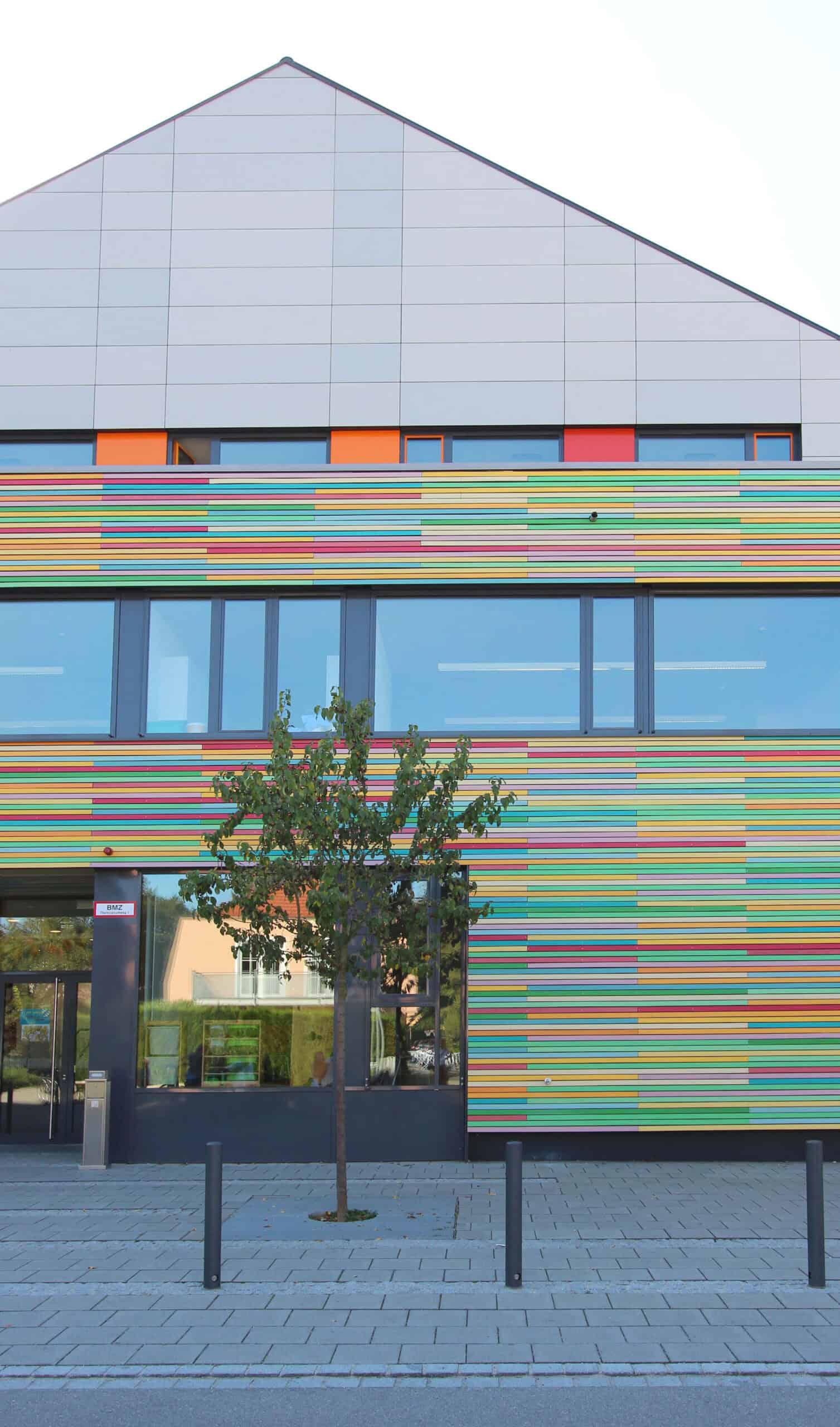 Sanierte Fassade Grundschule Mitte Fürstenfeldbruck