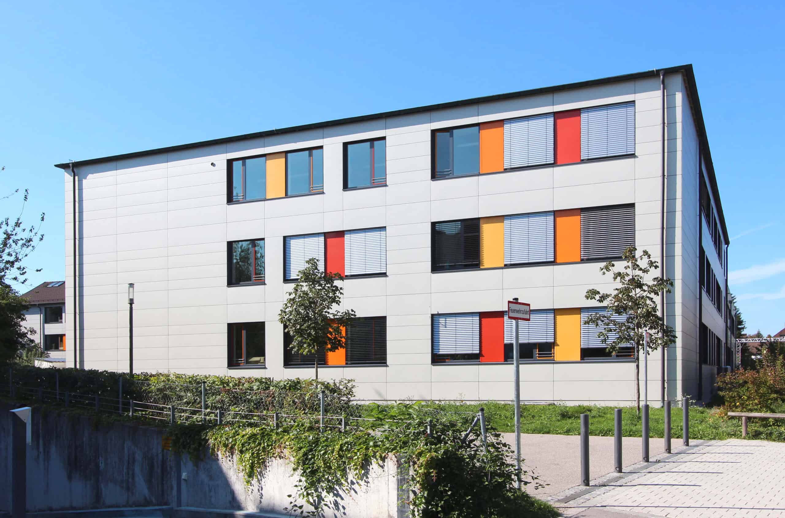 Fenstergestaltung Schulbau
