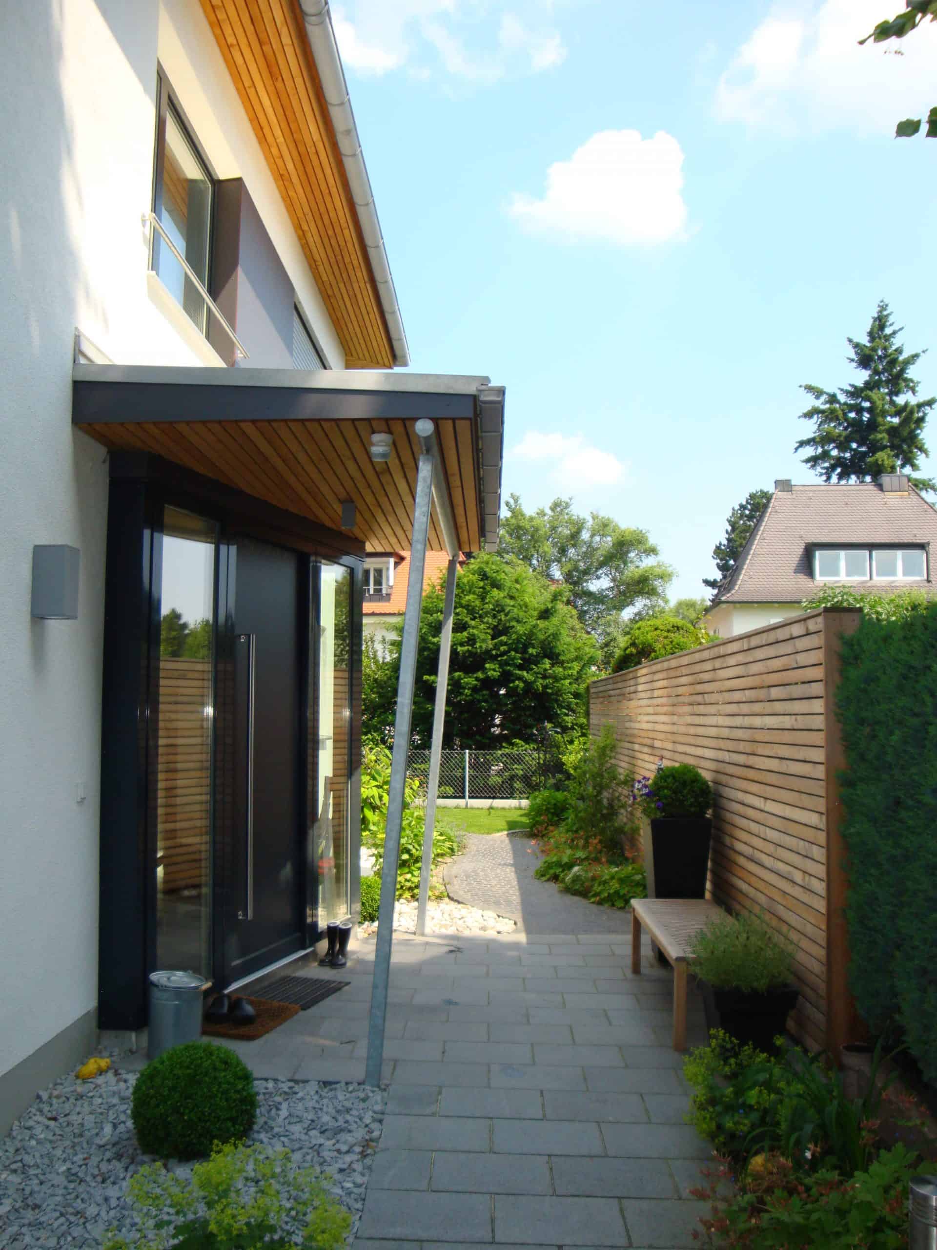 Überdachter Eingangsbereich Einfamilienhaus Großhadern