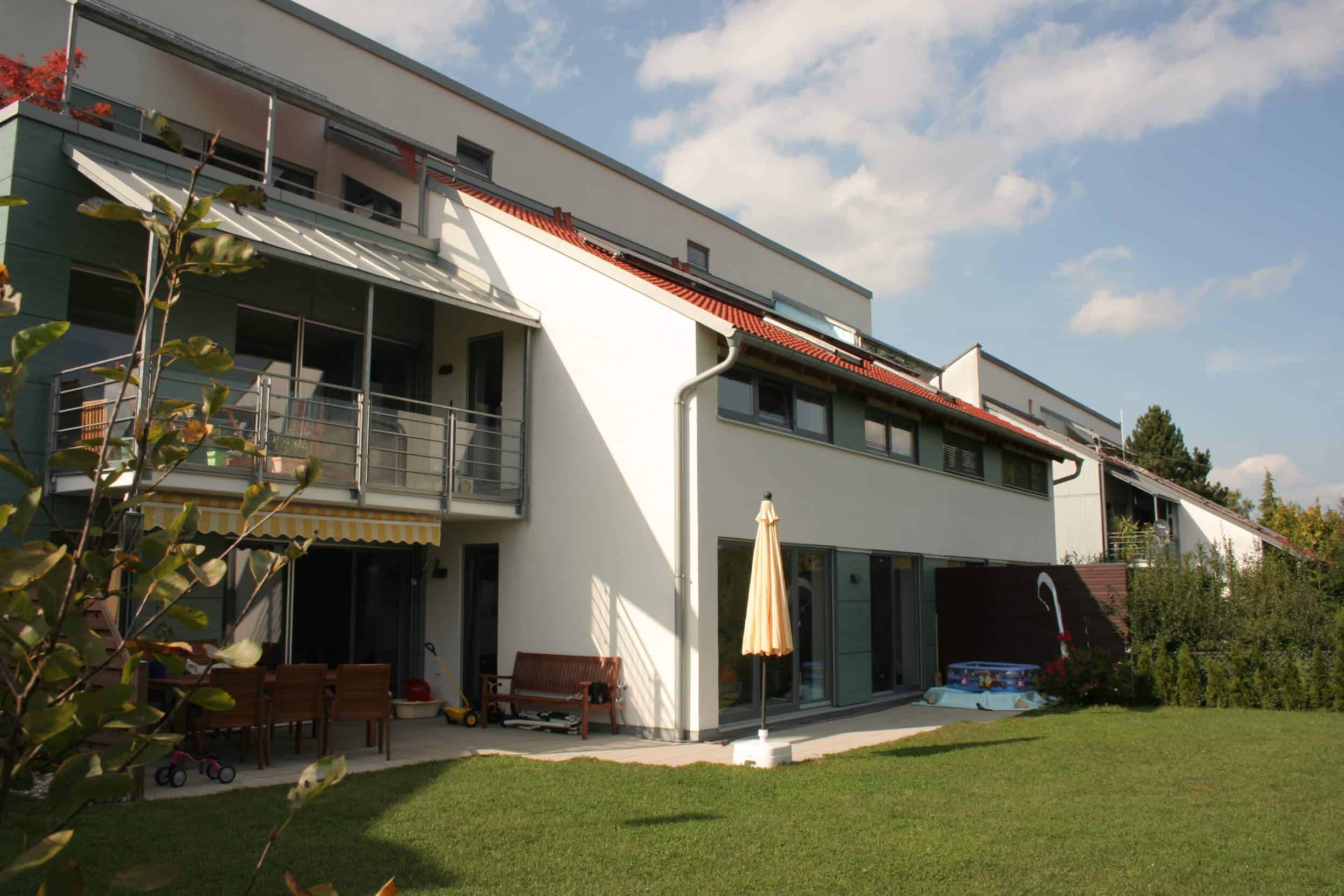 Rückseite Gebäude Mehrfamilienhaus