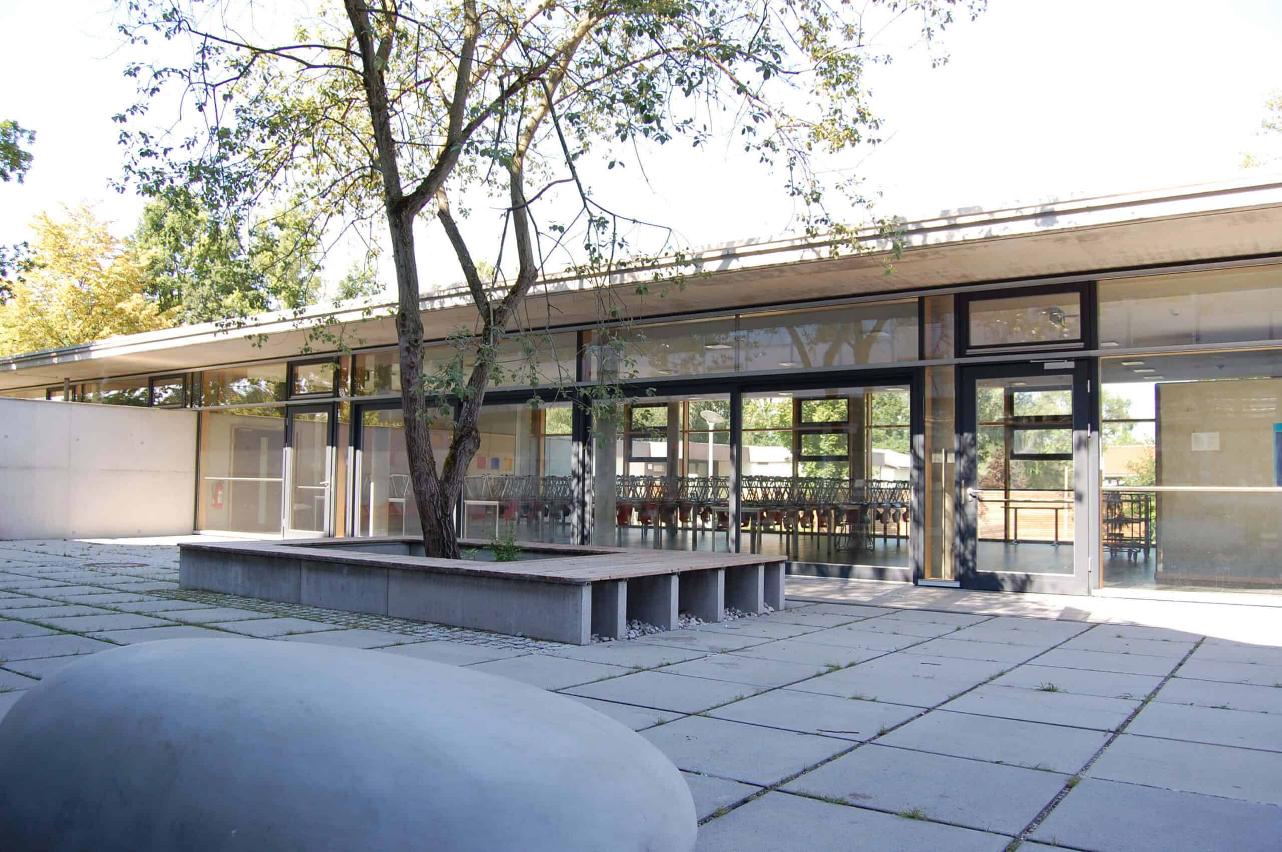 Glasfassade Schulbau