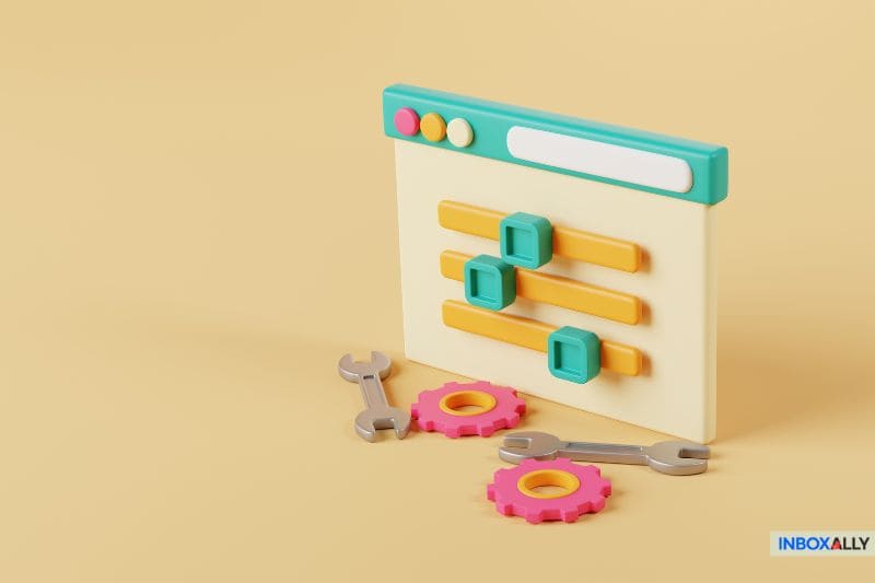 Ilustração de uma janela de computador com controles deslizantes, duas chaves inglesas e duas rodas dentadas em um plano de fundo amarelo, semelhante a um Guia rápido para definir as configurações de SMTP do Hotmail.