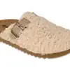Sunt confectionati din fetru iar interiorul lor este finisat cu o captuseala moale din piele naturala, asigurand confort maxim pentru picioare.