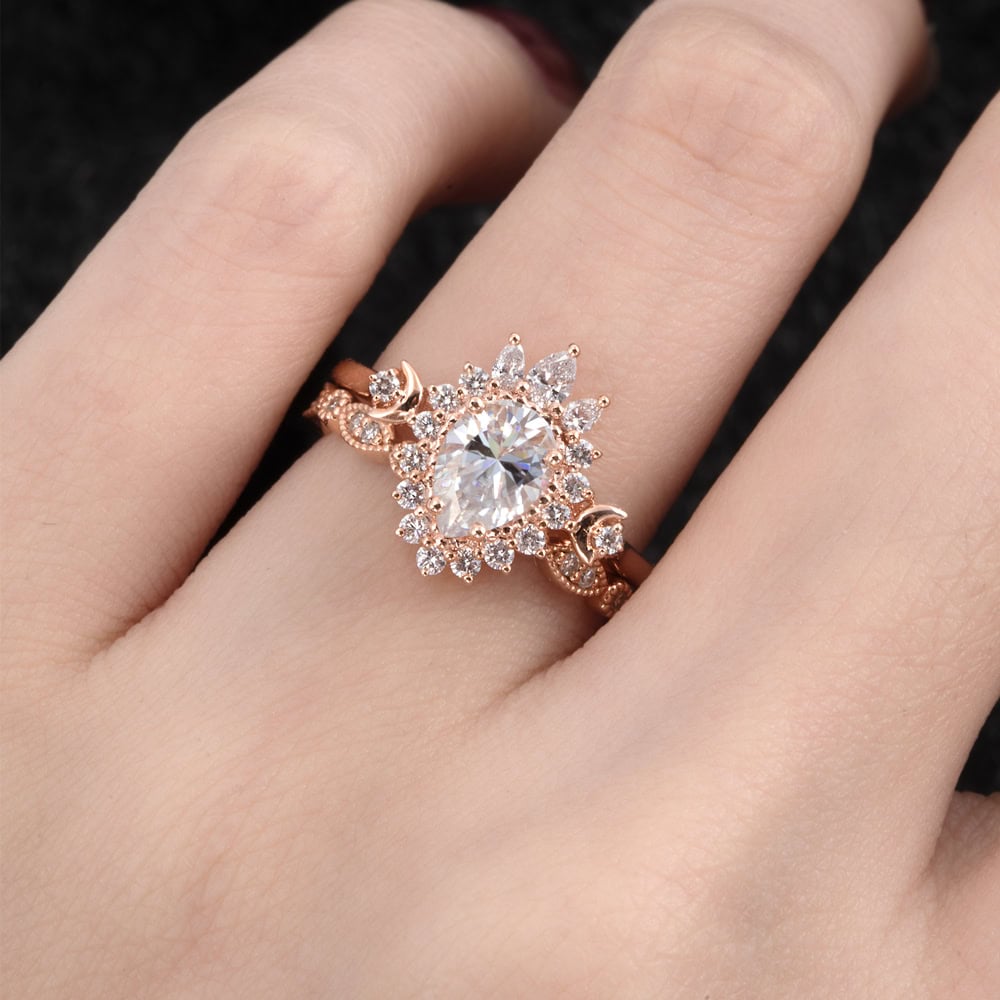 Crescent Moon Art Deco Alexandrite Ring - Ivy - Image 9