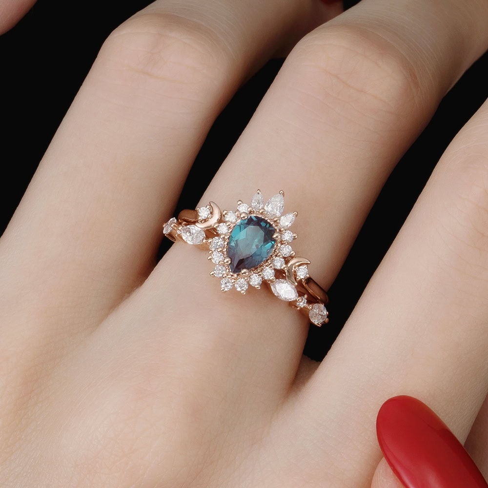 Crescent Moon Art Deco Alexandrite Ring - Ivy - Image 5
