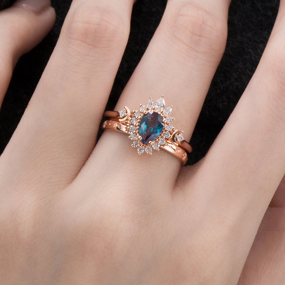 Crescent Moon Art Deco Alexandrite Ring - Ivy - Image 4