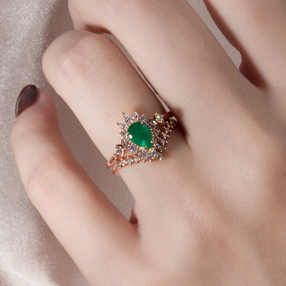 Crescent Moon Art Deco Alexandrite Ring - Ivy - Image 11