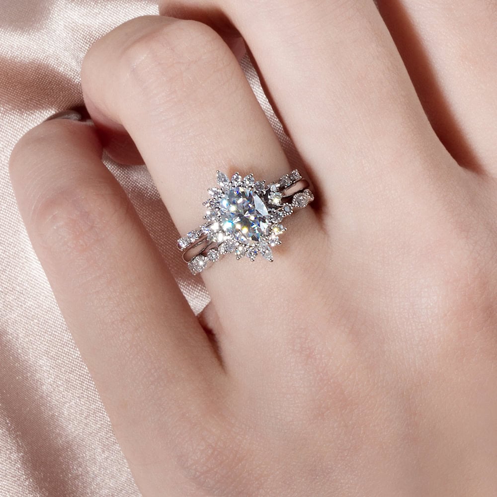 Crescent Moon Oval Cut Moissanite Ring - Odette - Image 3