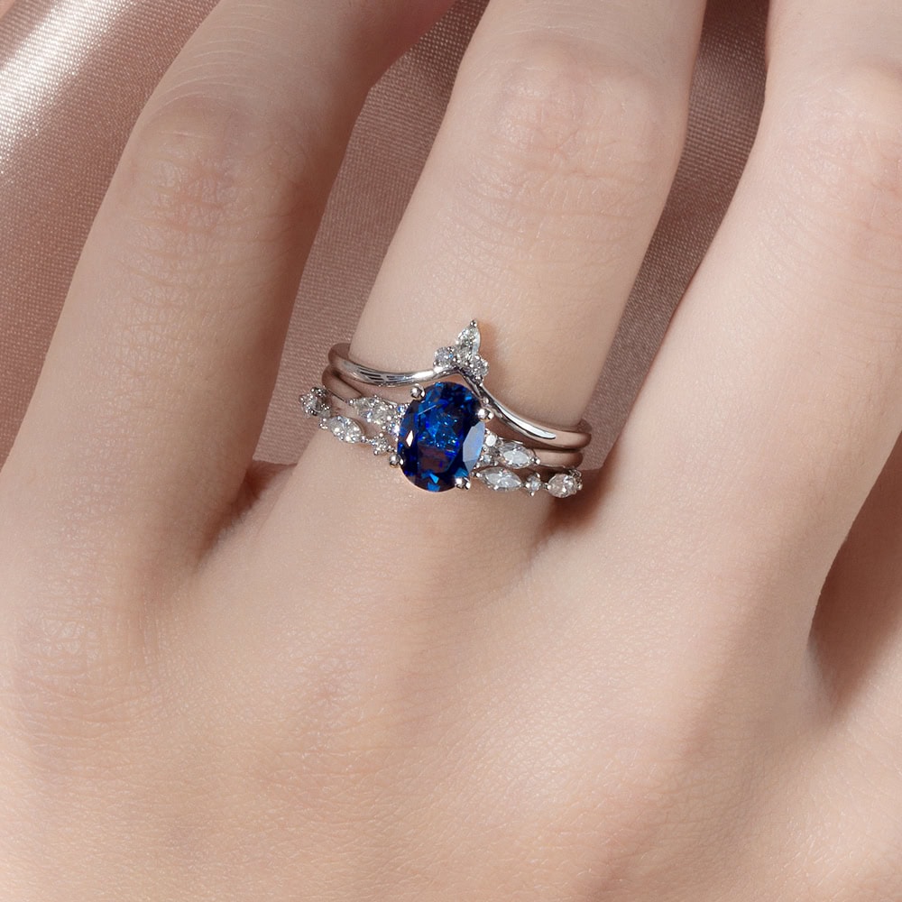 Oval Cut Blue Sapphire Diamond Ring - Navy - Image 3