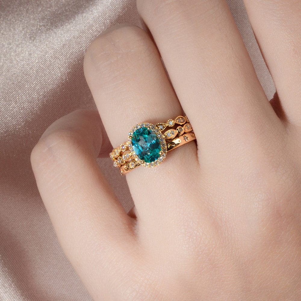 Oval Cut Mint Green Sapphire Ring - Clementine - Image 4