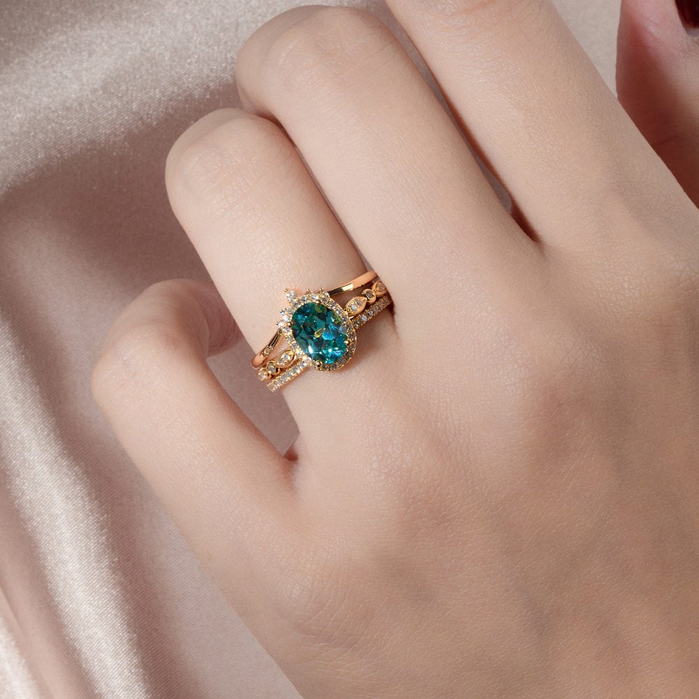 Oval Cut Mint Green Sapphire Ring - Clementine - Image 3