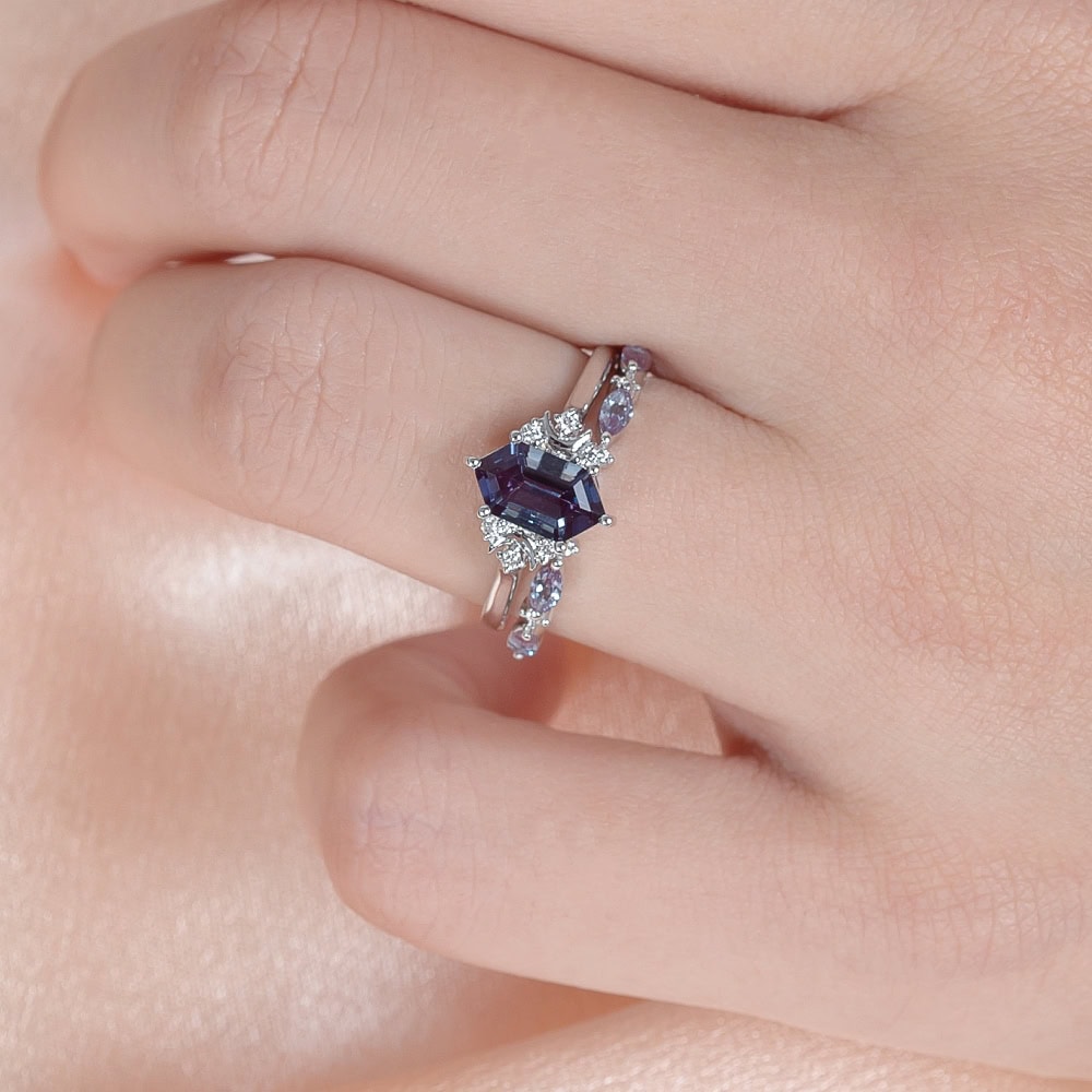 Crescent Moon Hexagon Cut Alexandrite Ring -  Isla - Image 6