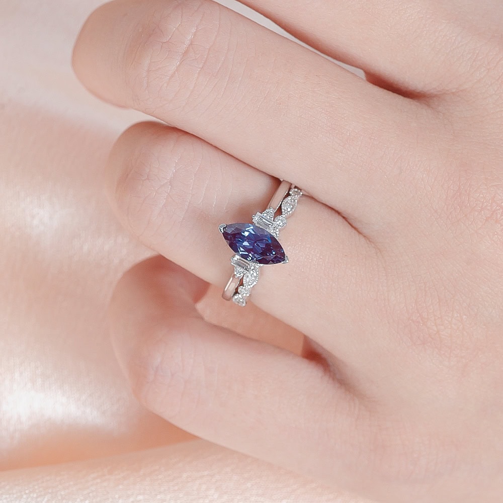Marquise Cut Alexandrite And Baguette Diamond Ring - North - Image 4