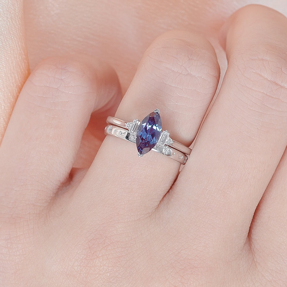 Marquise Cut Alexandrite And Baguette Diamond Ring - North - Image 3