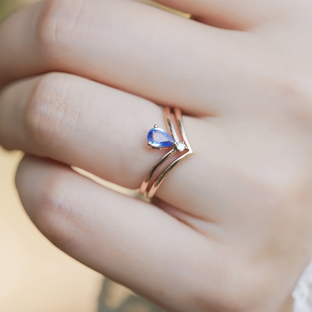 Minimalist Pear Cut Blue Sapphire Ring - Blue - Image 2