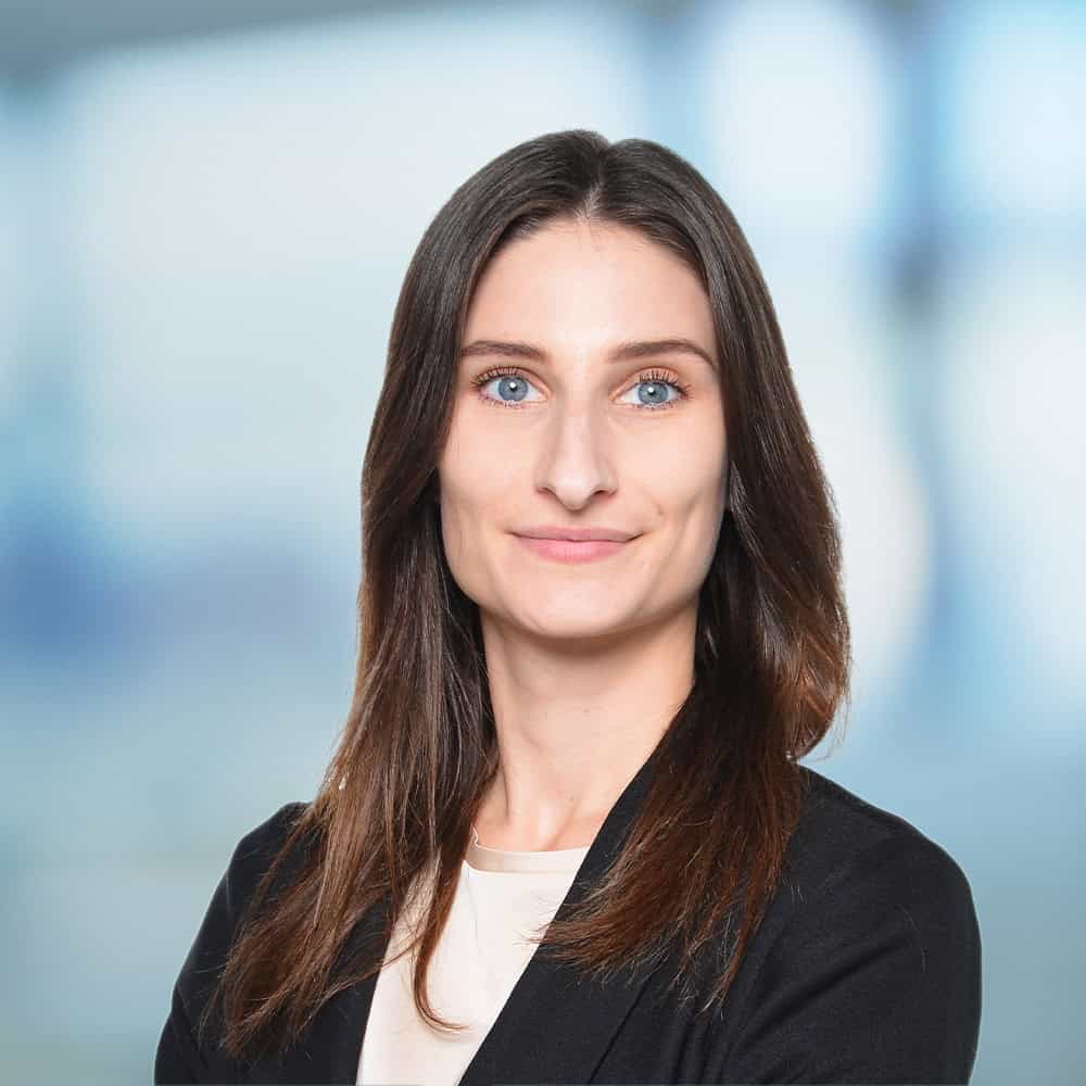 Professionelles Portrait einer Frau bei der ITB Karlsruhe Messe 2023.