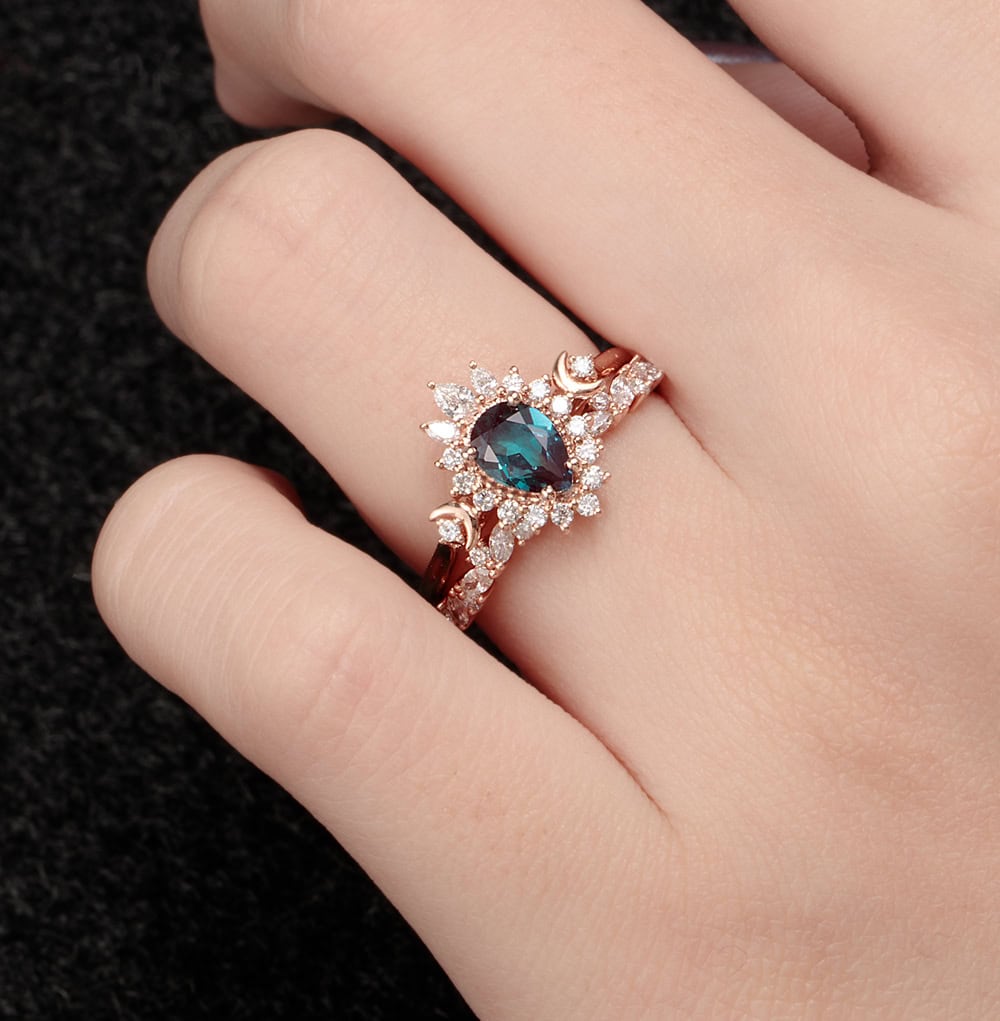Crescent Moon Art Deco Alexandrite Ring - Ivy - Image 6