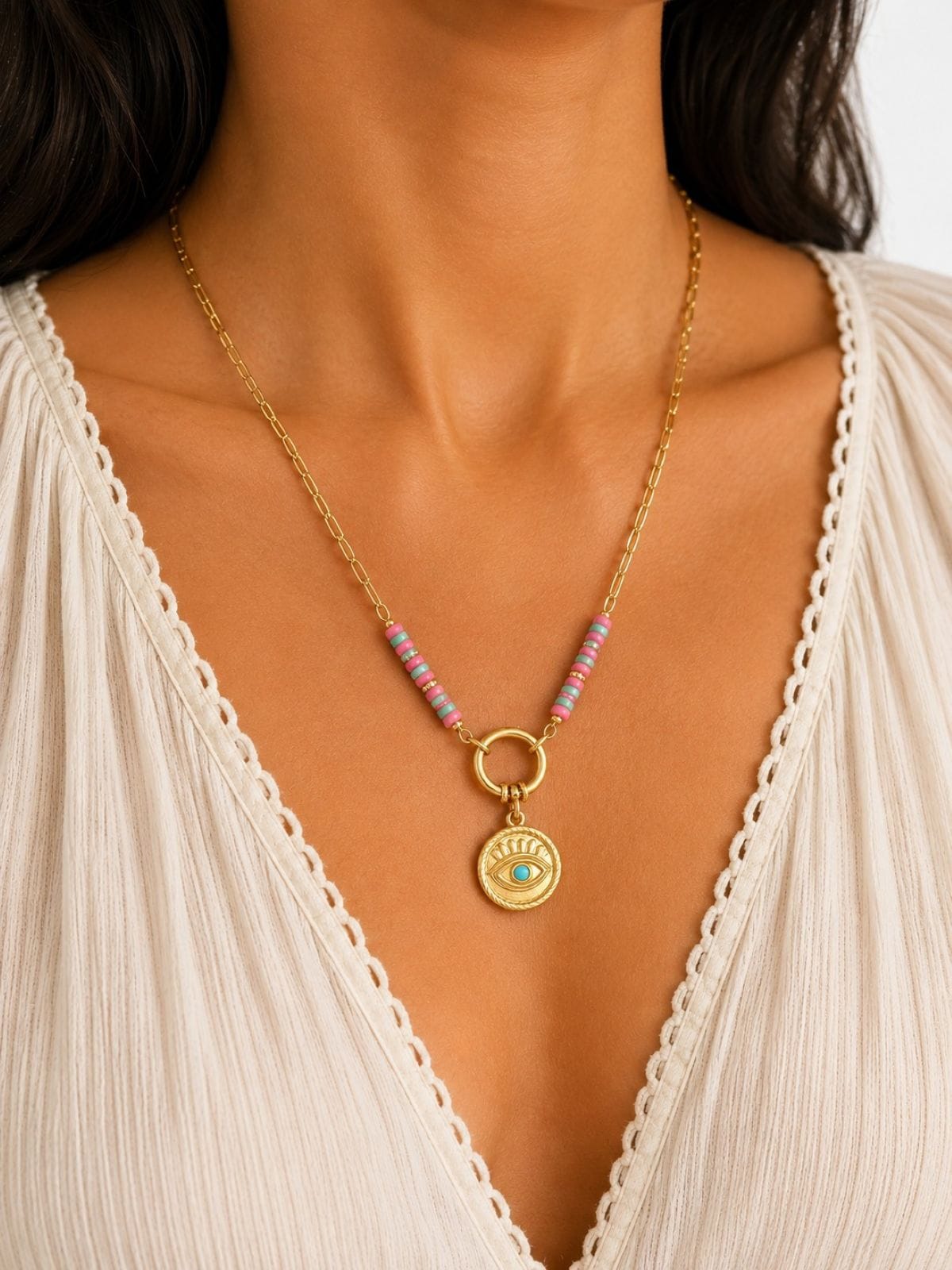 LIUSH Berlin Evil Eye Kette in Gold mit bunten Perlen und türkisfarbenem Stein am Hals