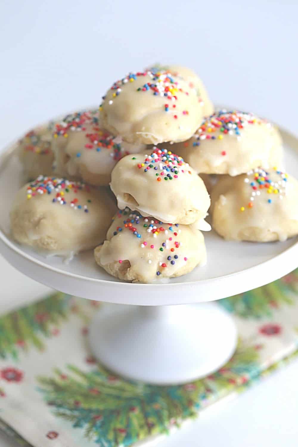 Italian Christmas Cookies are a delicious cake-like cookie with a hint of anise and sweet sugar glaze. This easy cookie recipe is great to serve any time of the year. 