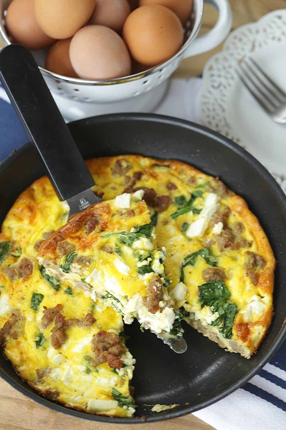 Start your day off right with this Sausage, Spinach and Feta Frittata recipe. This easy frittata recipe is perfect for breakfast or brunch. This make-ahead breakfast option is perfect throughout the week for a quick meal or snack. #frittata #sausagefrittata