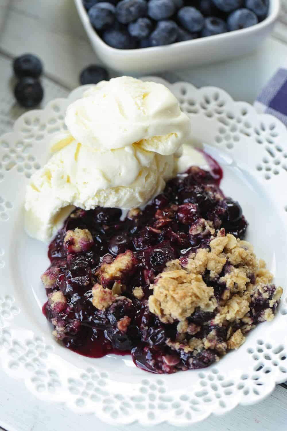 It's blueberry season! This easy blueberry crisp recipe it the perfect way to celebrate. This fruit crisp is super simple and perfect with a dollop of ice cream. #blueberrycrisp #blueberryrecipe #summerdessert