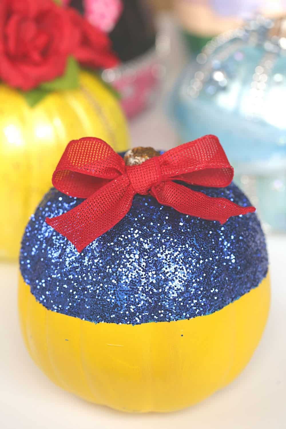 This no-carve Disney Snow White Pumpkin really is the fairest of them all. This easy no-carve pumpkin is a fun Halloween craft for kids. If you love Disney Princesses, then this is a really easy and fun Disney craft to make. Kids will love making this pumpkin craft for Halloween.