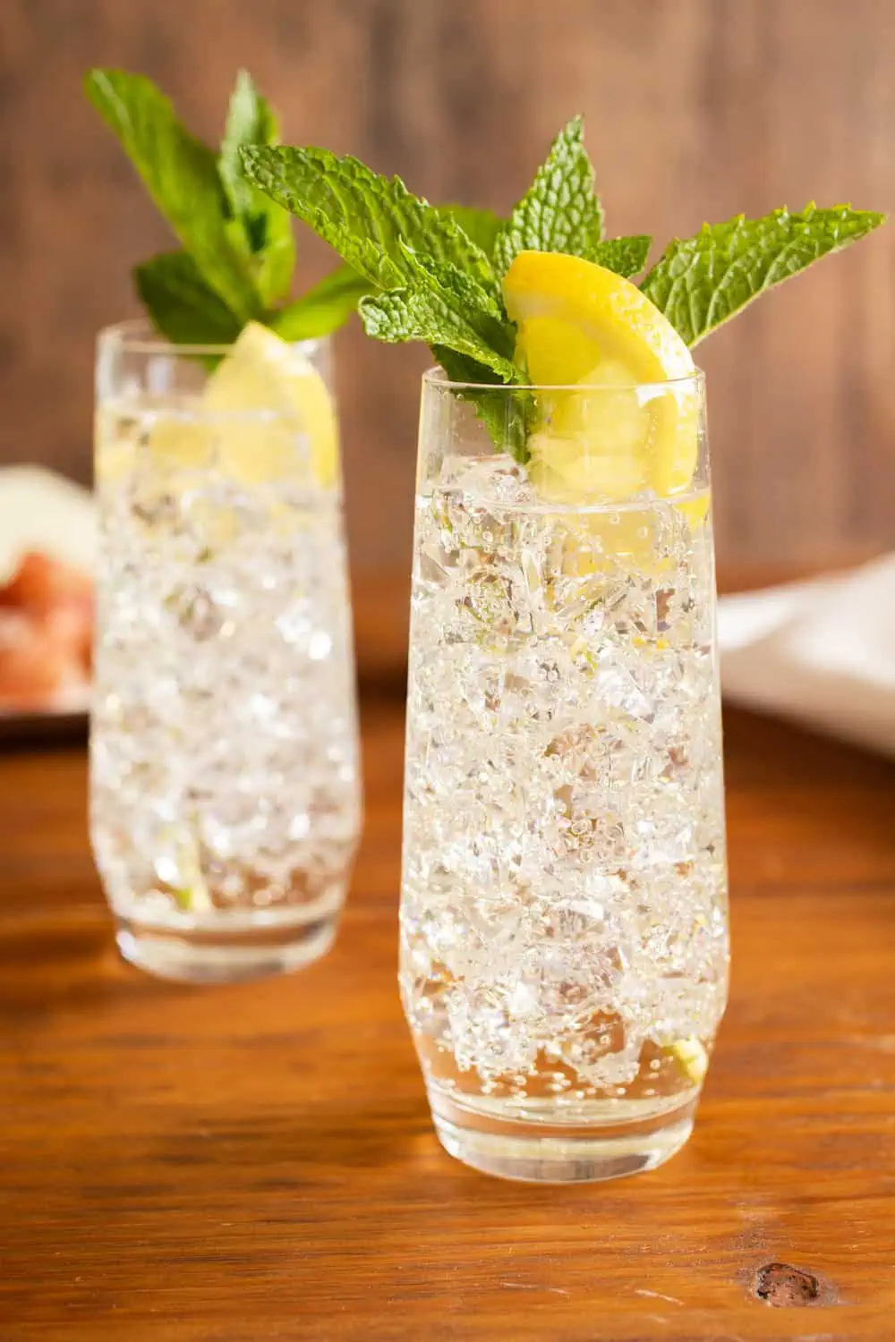 rebujito sherry cocktails with lemon and mint garnish