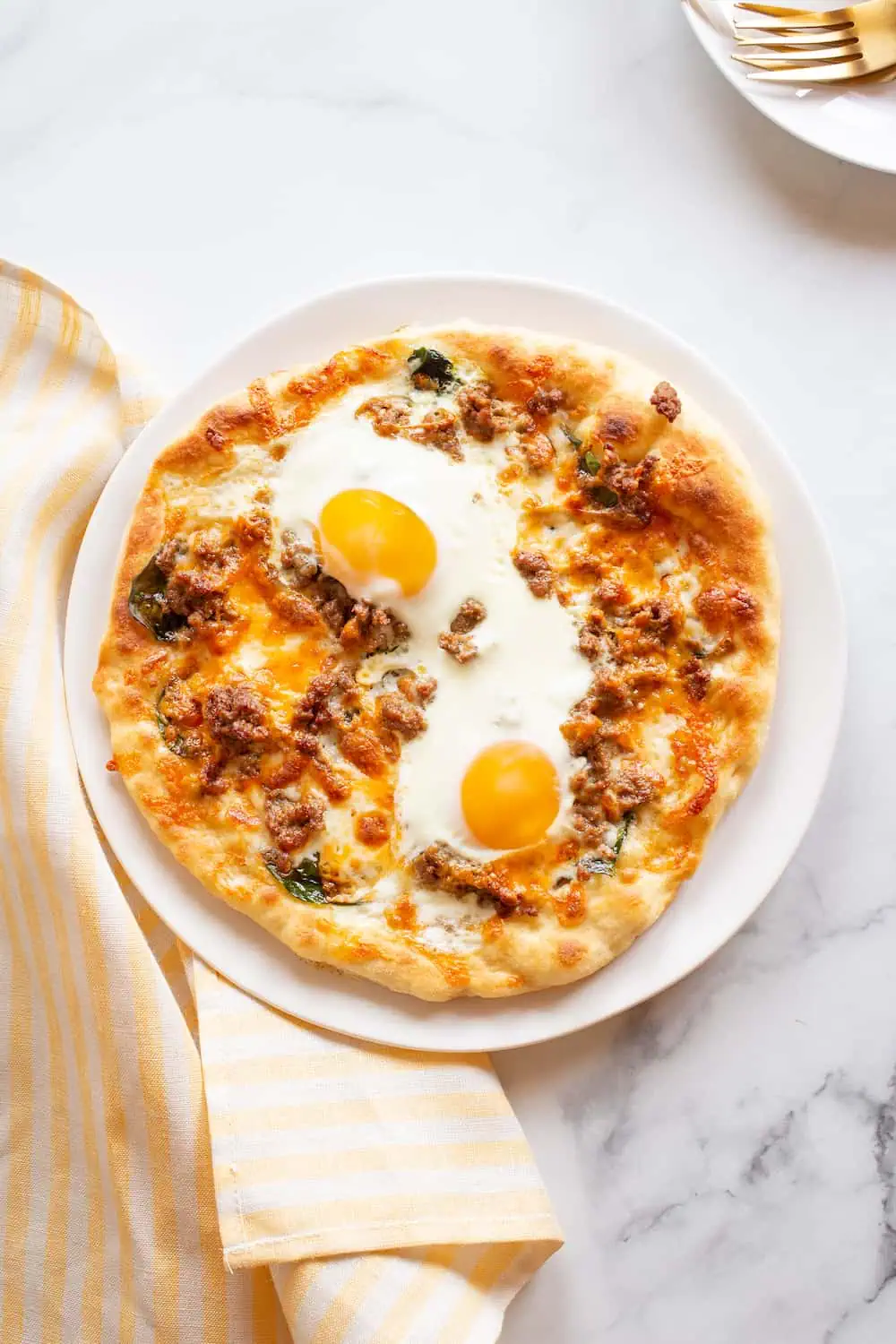 sausage, egg and cheese breakfast pizza
