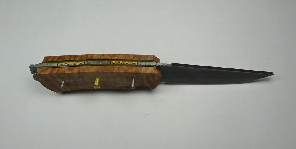 9 Top view of partially assembled knife handle Top view of partially assembled knife handle