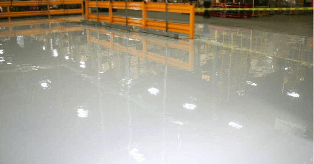 Sơn sàn Epoxy là gì? Bảng màu sơn sàn Epoxy 4 Ứng dụng thực tế của sơn sàn Epoxy giúp tăng độ bền, chống bụi, mài mòn và nâng cao tính thẩm mỹ cho các công trình công nghiệp và dân dụng