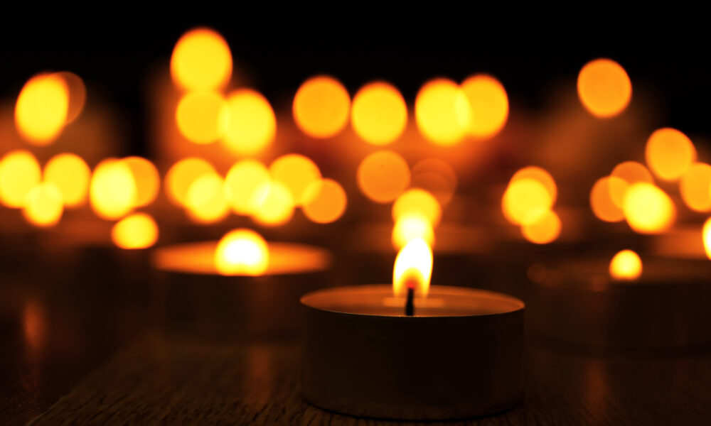 Pat Finn, the familiar face from The Middle, Seinfeld, Friends, and Toyota commercials, has passed away at 60. We remember his career, legacy, and lasting impact.