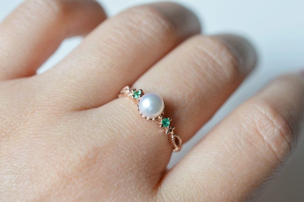 Natural Akoya Pearl Ring With Emerald - Hermione - Image 4