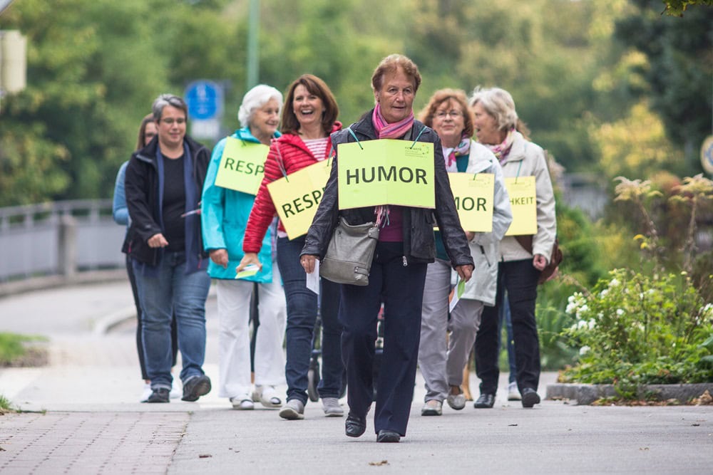 Netzwerk, Kaufbeuren, Ostallgäu, Demenz, Demenzhelferschulung, Schulung, Weltalzheimertag, Palliativ, stationär, ambulant, Hospiz, SAPV, Krankenhaus, Anschlussbehandlung, Rehabilitation, Altenheim, Pflegeheim, Versorgung, Senioren, Aktivitäten, Pflege, Pflegeservice, Hospitalstiftung, Seniorenbeirat, Seniorenbüro, Hilfe, pflegende Angehörige, Alzheimer, Betreuung, Unterstützung zu Hause, haushaltsnahe Dienstleistungen, Unterstützung im Alter, Demenzkrank, Hilfe bei Demenz, Beratung, Seniorenbegleiter, Besuchsdient, ehrenamtlich, Helfer, vernetzt