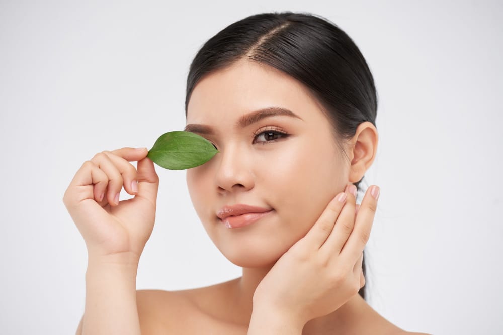 Giảm thâm bằng lá tía tô.