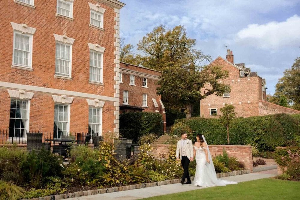 Old Palace Chester wedding photographer the wedding of Cath & Josh in the summer of spring of 2024