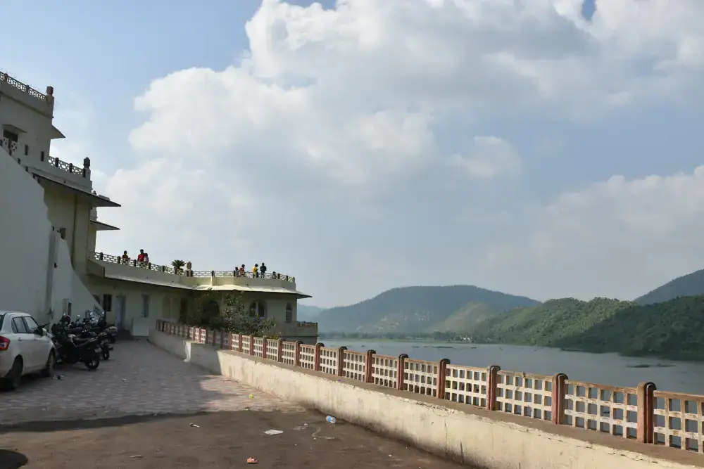 Siliserh Lake