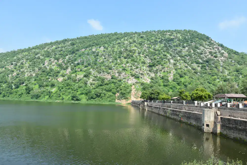 Siliserh Lake